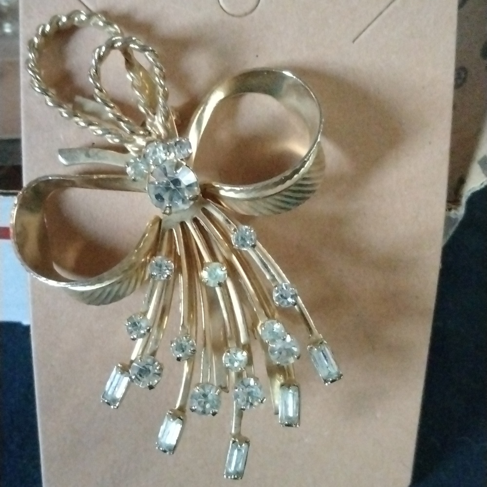 Vintage: Sarah Coventry Pin